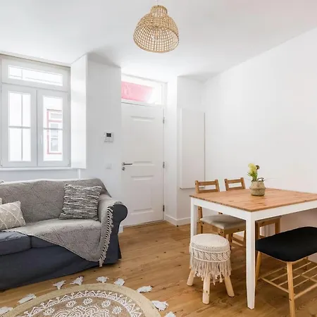 Charming Duplex With Portuguese Soul ליסבון