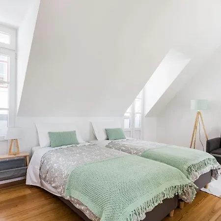 Charming Duplex With Portuguese Soul ליסבון